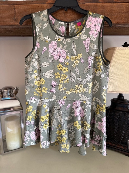 Vince Camuto Tops - Vince Camuto Floral Tiered Peplum Top